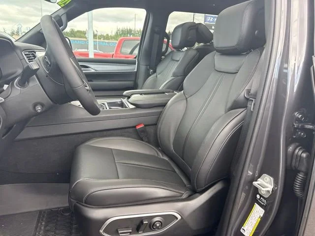 New 2026 Baltic Gray Metallic Clearcoat Jeep Upland image 21