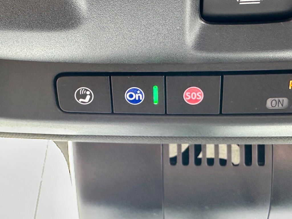 Used 2025 White GMC Denali image 41