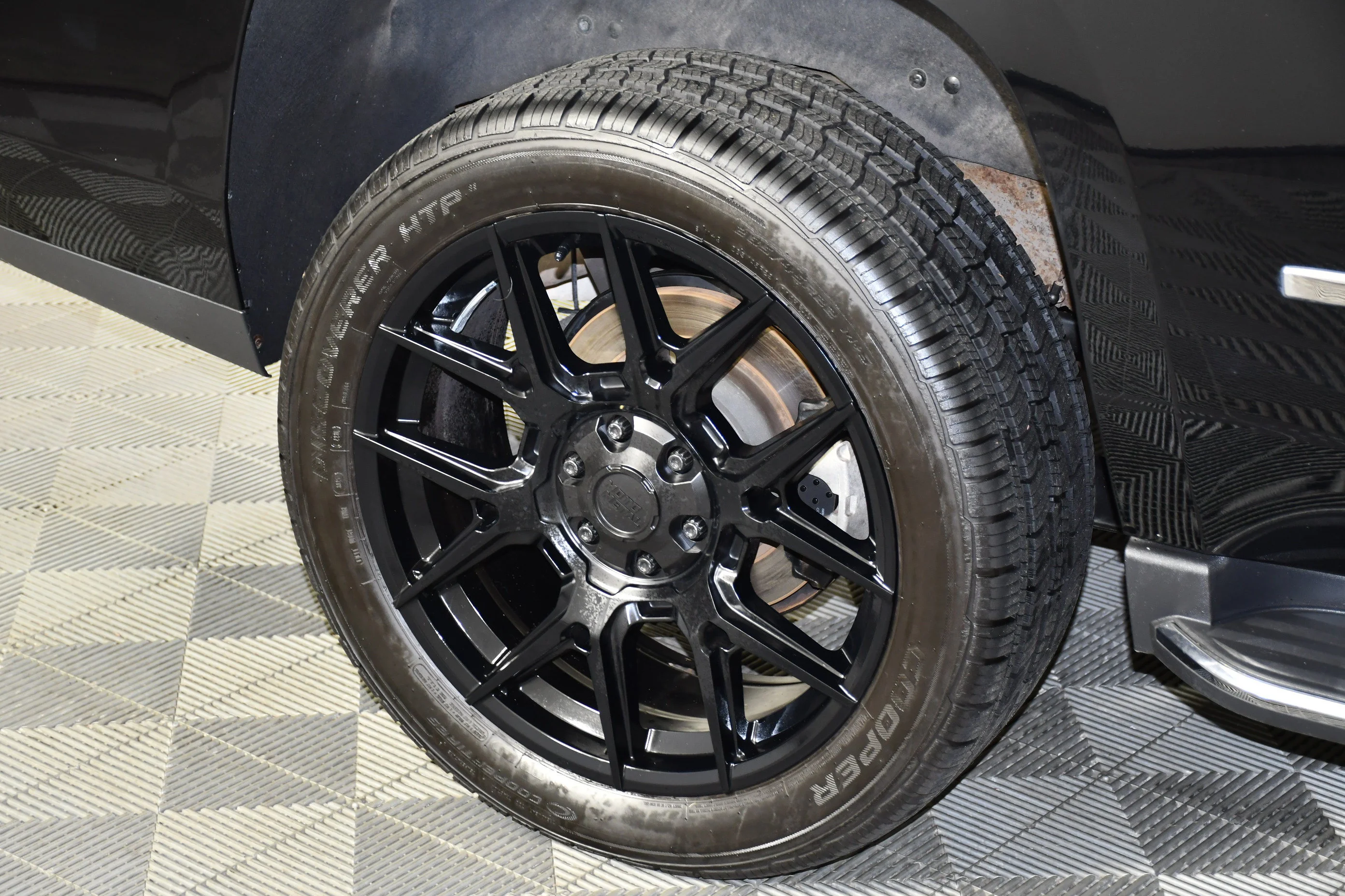 Used 2018 Onyx Black GMC Denali image 58