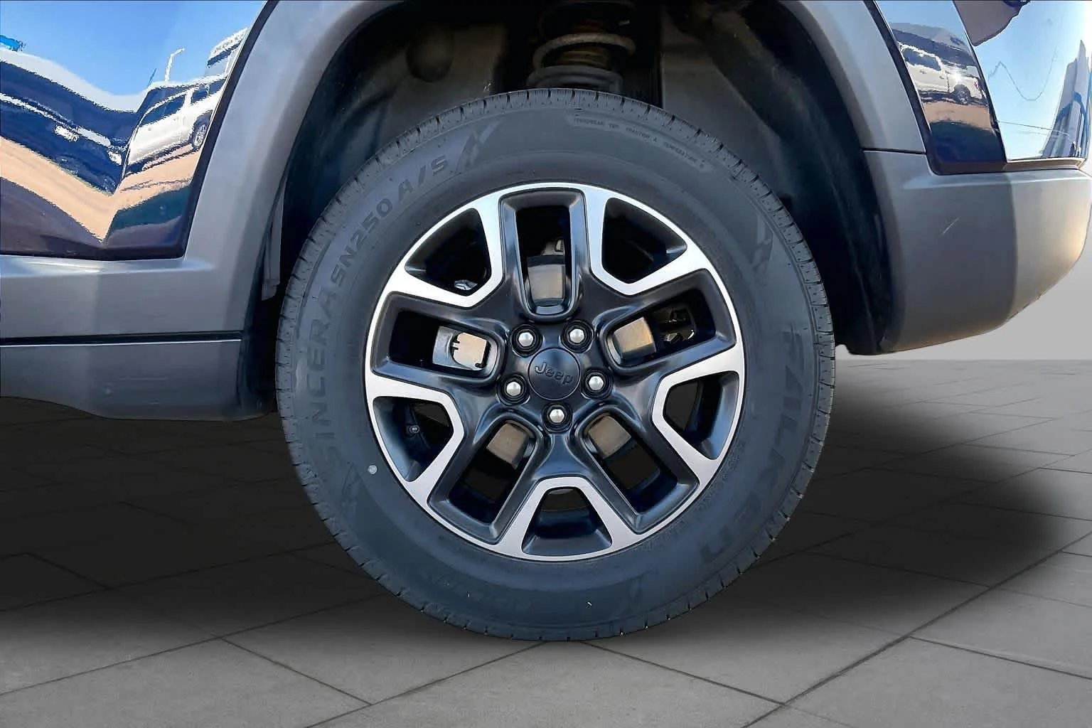 Used 2019 Jazz Blue Pearlcoat Jeep Trailhawk image 11