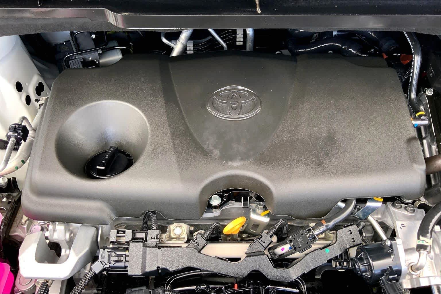 Used 2025 Wind Chill Pearl Toyota XLE image 32