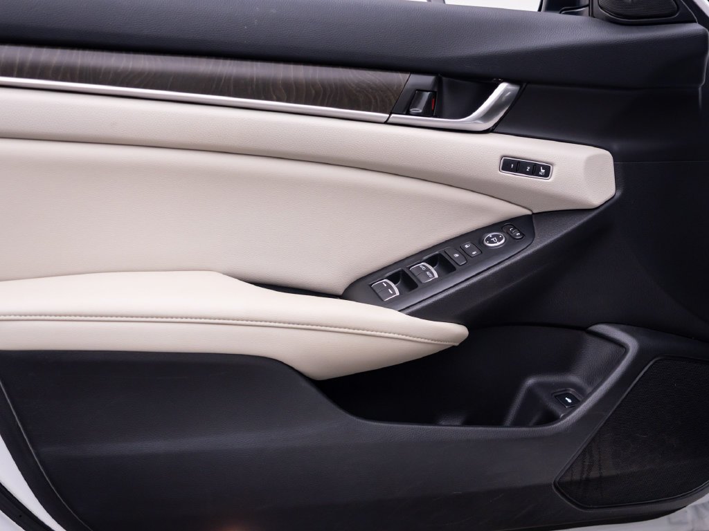 Certified Used 2022 Platinum White Pearl Honda Touring image 15
