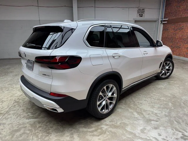 Used 2026 White BMW xDrive40i image 5