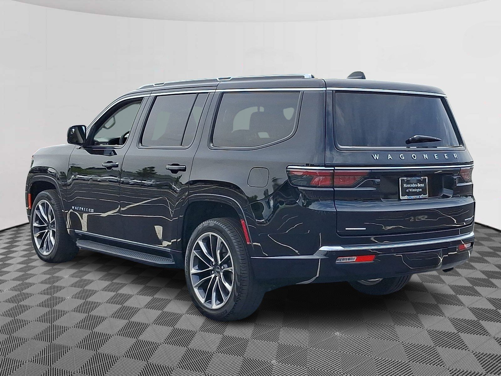 Used 2023 Diamond Black Crystal Pearlcoat - PXJ Jeep Series II 4x4 image 4