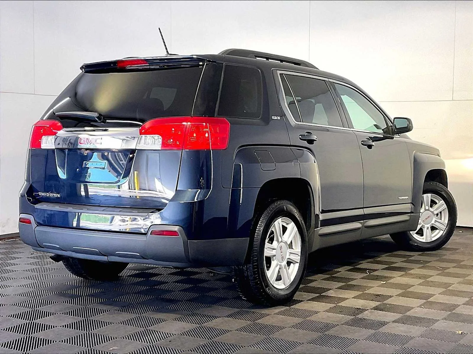 Used 2015 Dark Sapphire Blue Metallic GMC SLT image 7