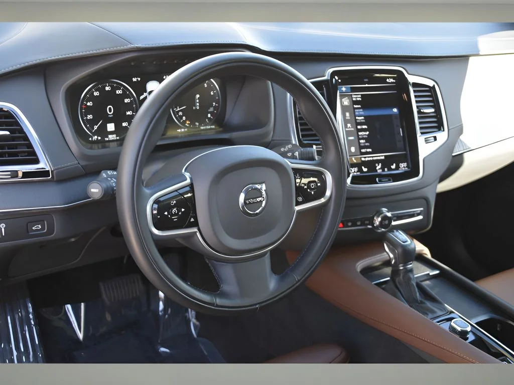 Used 2022 Pine Grey Metallic Volvo Inscription image 11