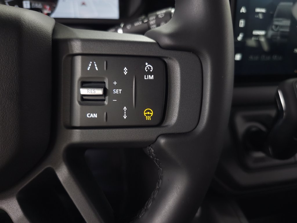 Certified Used 2025 Black Land Rover X-Dynamic SE image 21