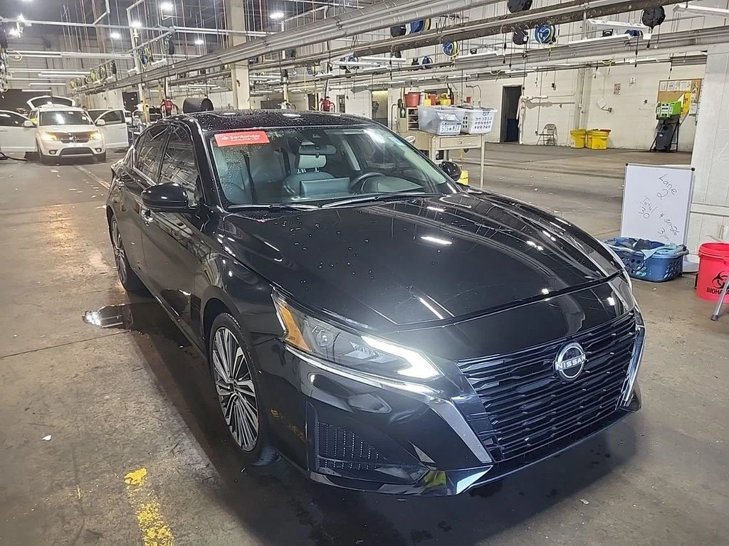 Used 2025 Black Nissan 2.5 SL image 3
