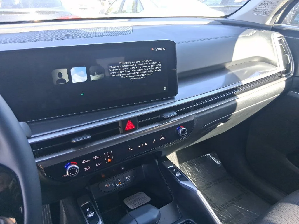 Used 2026 White Kia S image 40