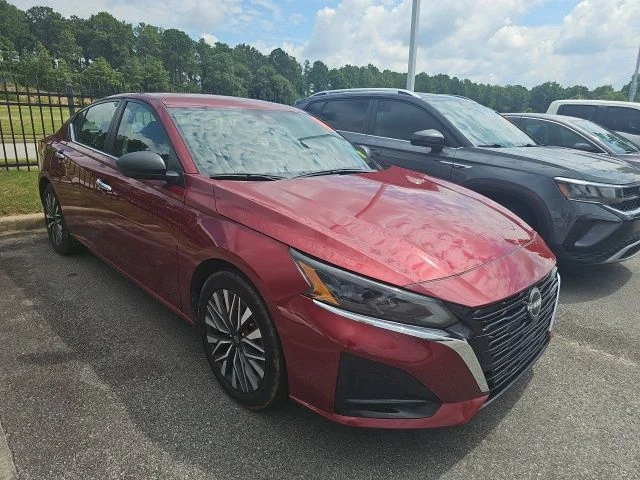 Used 2024 Red Nissan 2.5 SV image 3