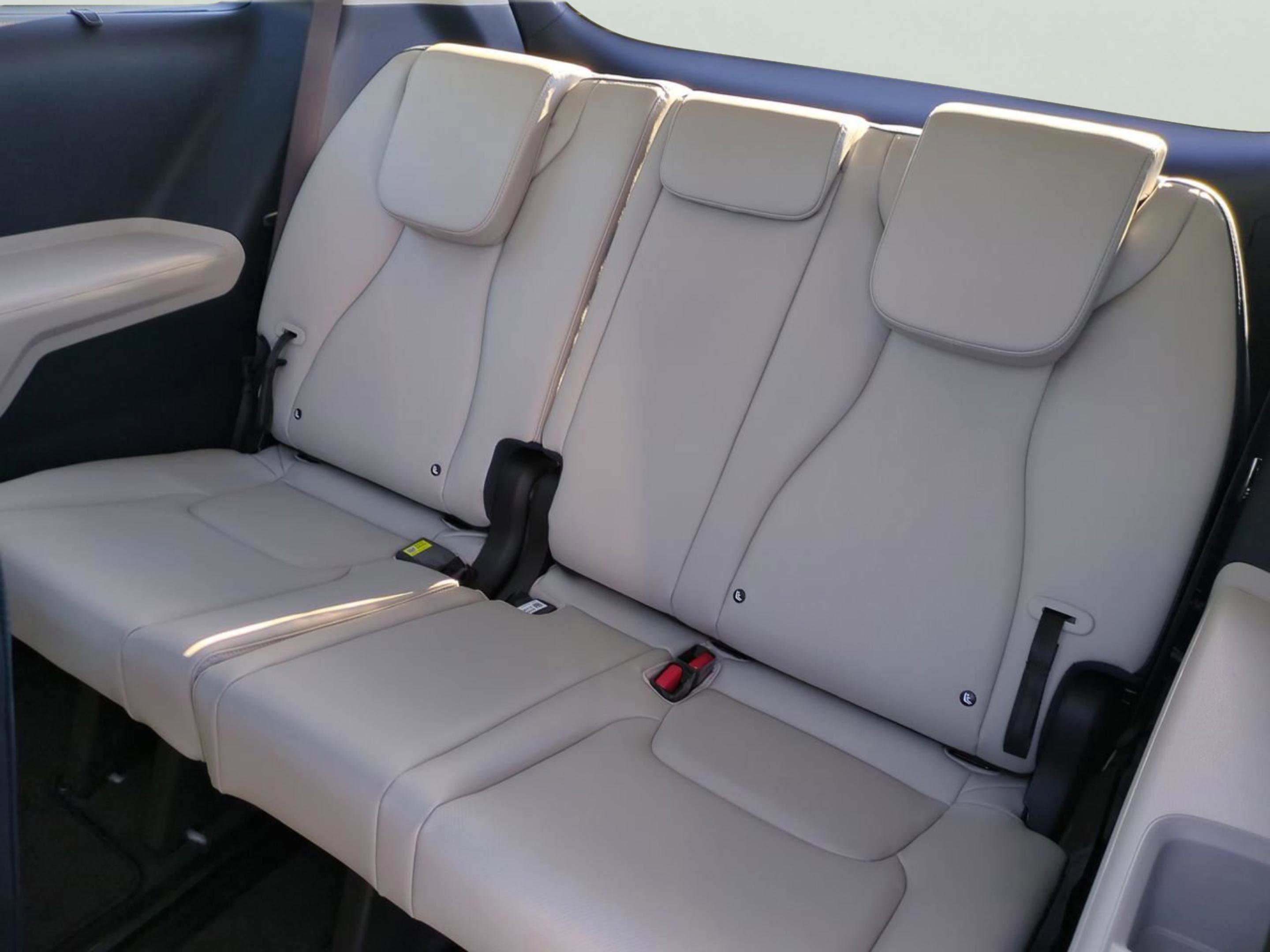 New 2026 Ceramic Silver Kia SX image 16