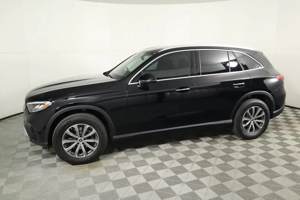 2025 Mercedes-Benz GLC Base - Photo 8
