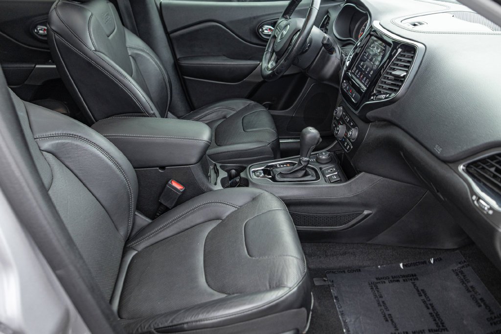 Used 2021 Silver Jeep Limited image 33