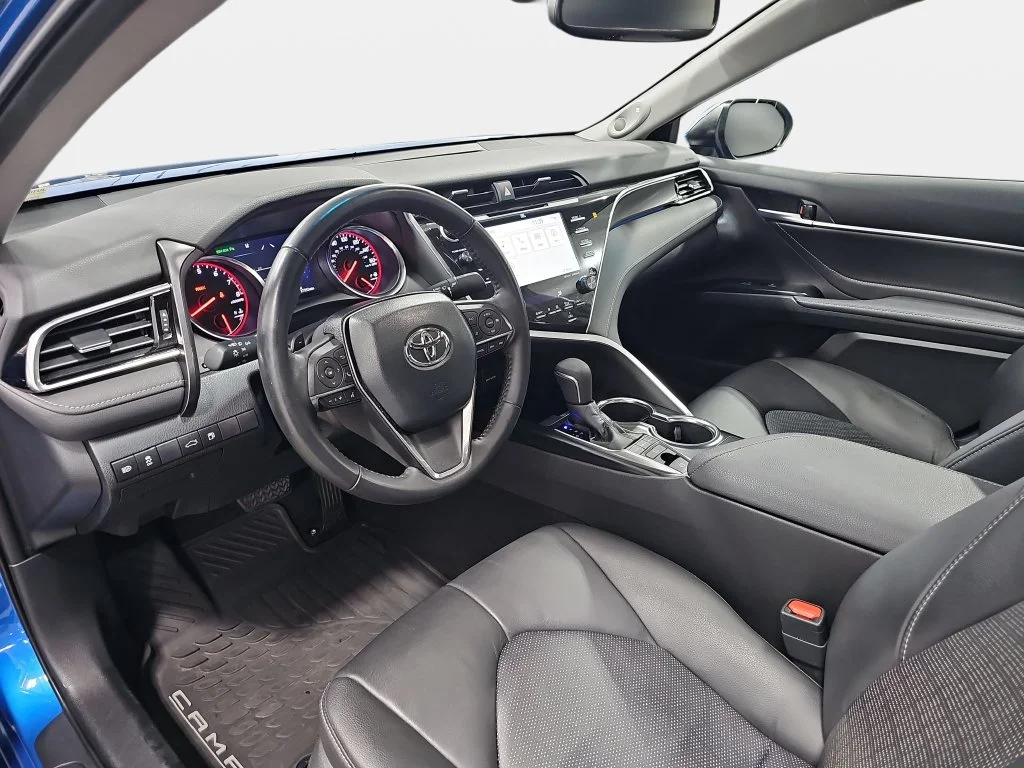 Used 2018 Blue Toyota XSE image 18
