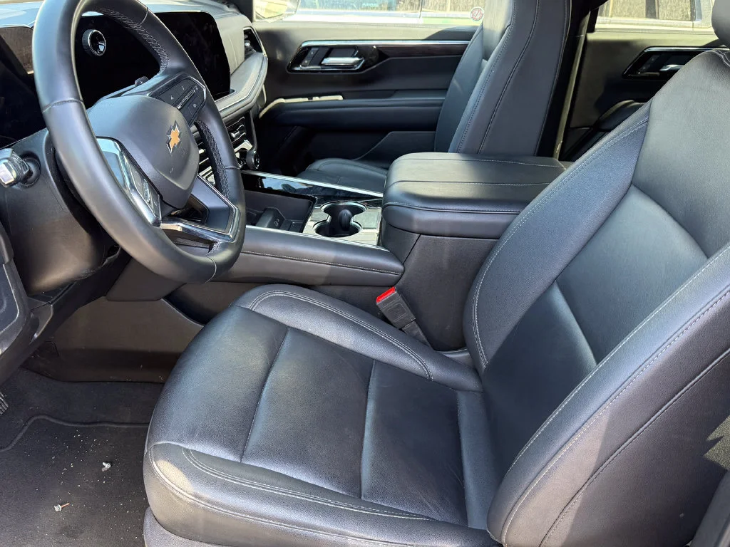 Used 2025 Sterling Gray Metallic Chevrolet LT image 23