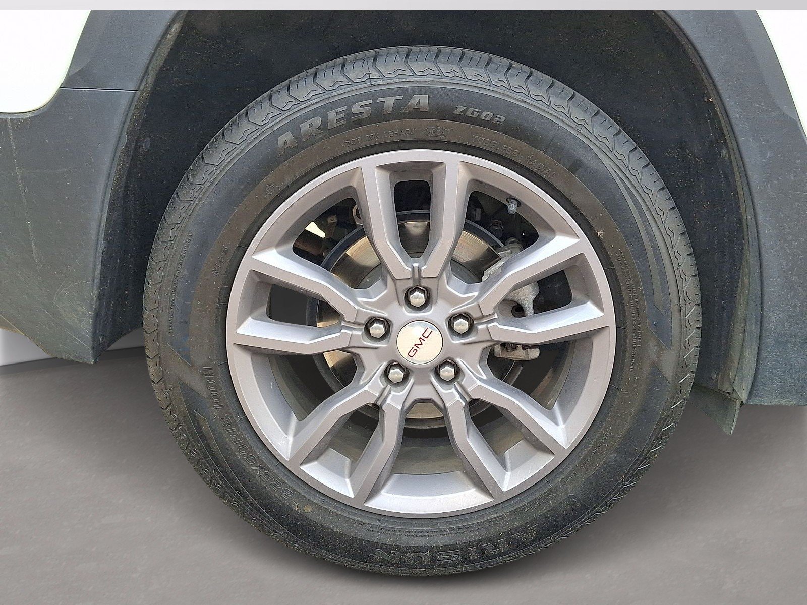 Used 2024 Summit White - GAZ GMC FWD SLT image 7
