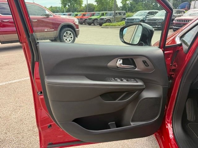 New 2027 Red Hot Pearl-Coat Exterior Paint Chrysler Select image 14