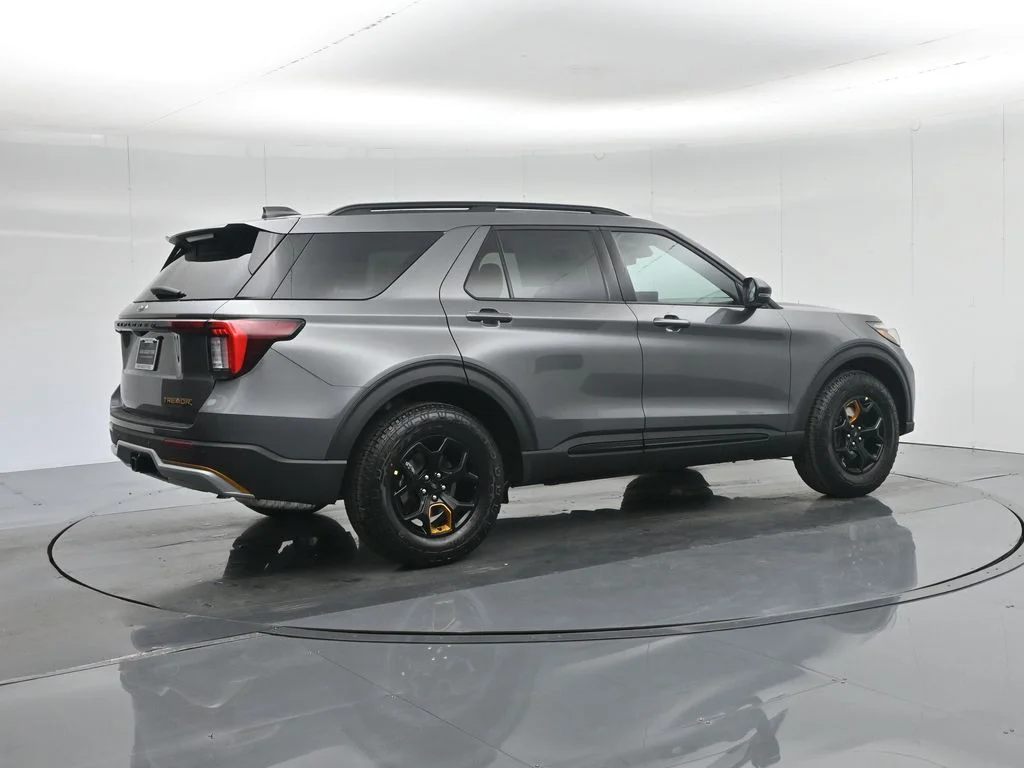 New 2026 Carbonized Gray Metallic Ford Tremor image 34