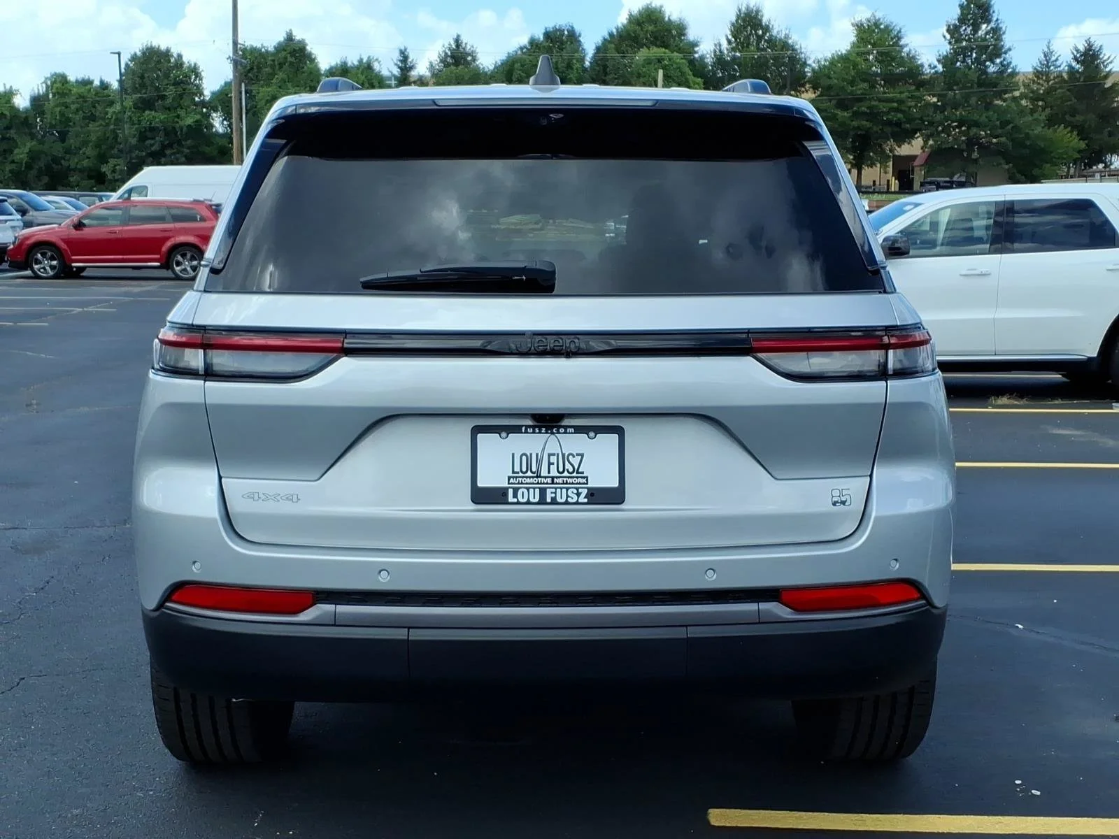 New 2026 Silver Zynith Exterior Paint Jeep  image 17