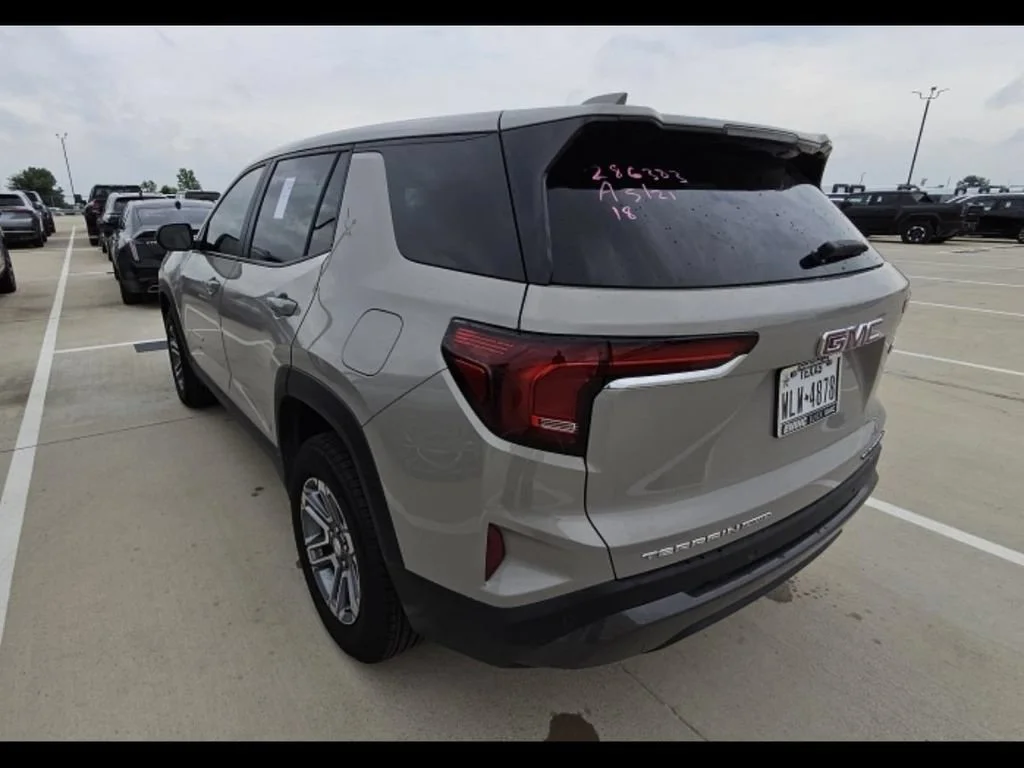 Used 2025 Riverstone Metallic GMC Elevation image 5