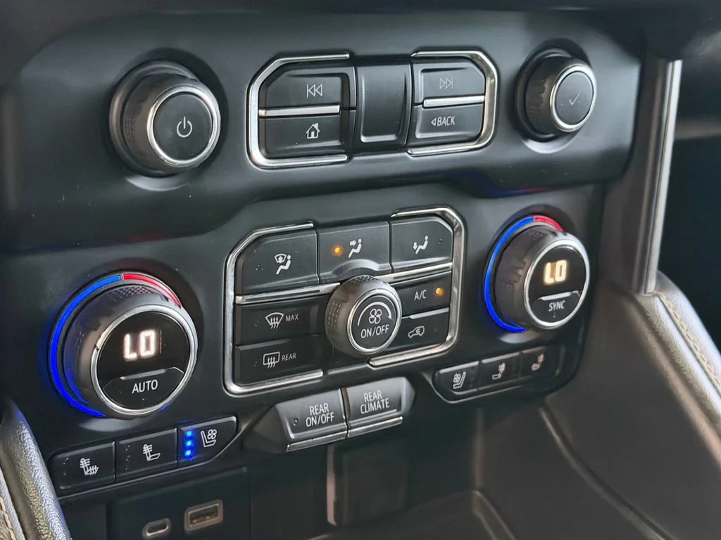 Used 2022 Iridescent Pearl Tricoat Chevrolet Premier image 13