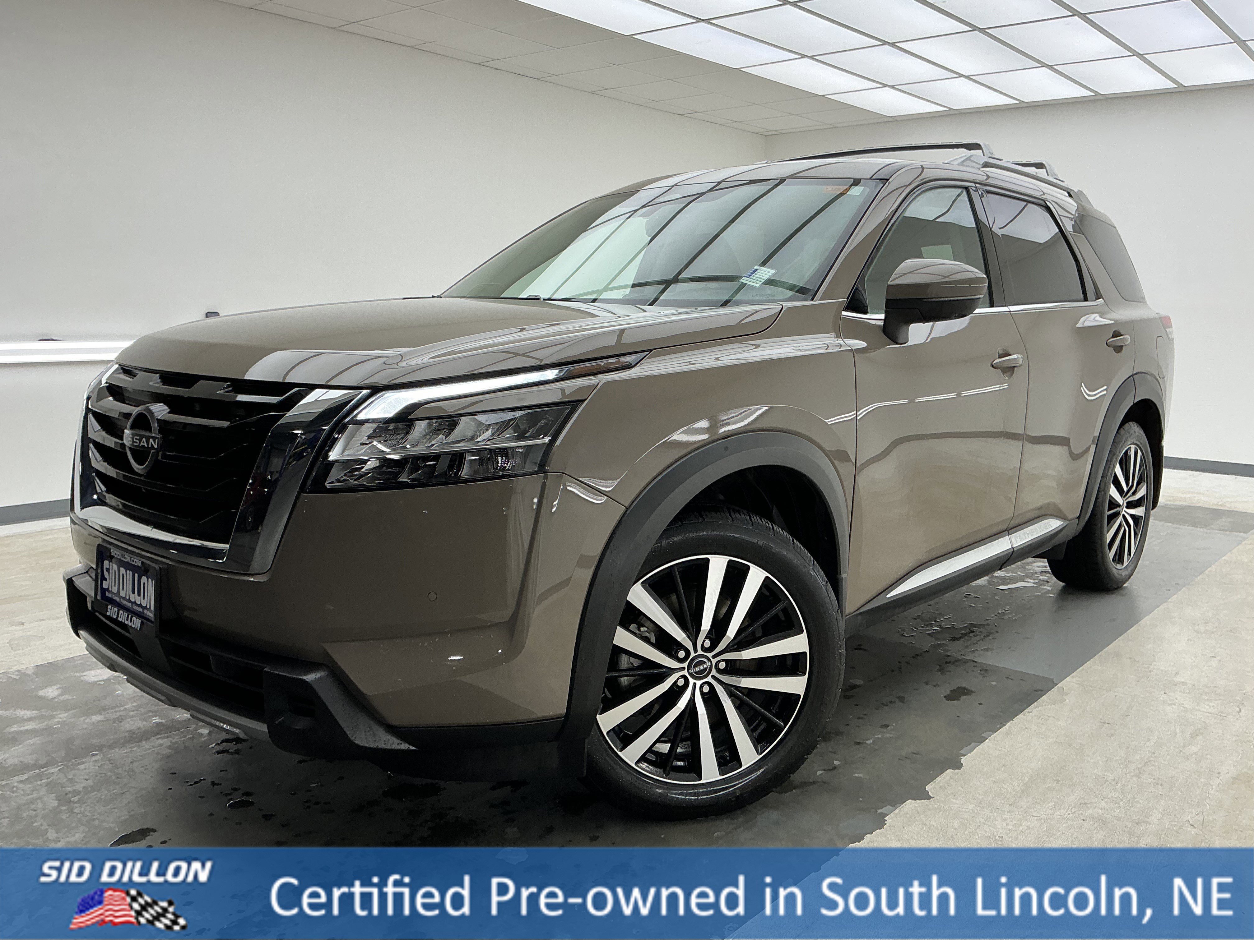 2023 Nissan Pathfinder Platinum 4WD's photo