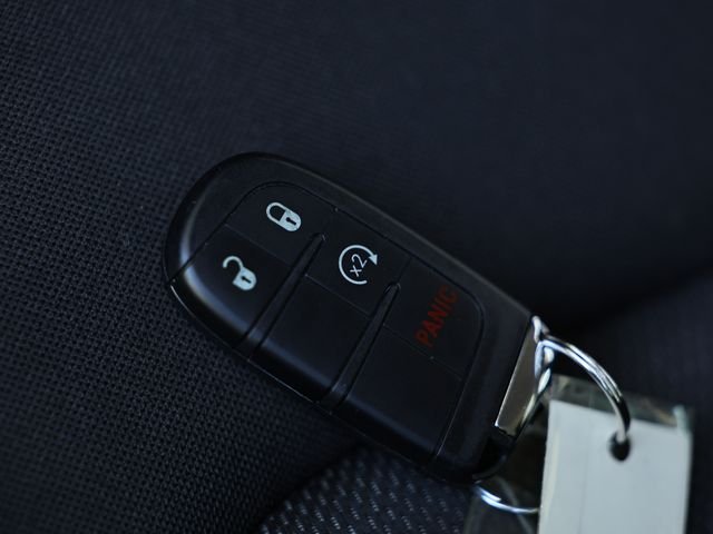 Used 2022 Alpine White Clearcoat Jeep Sport image 21