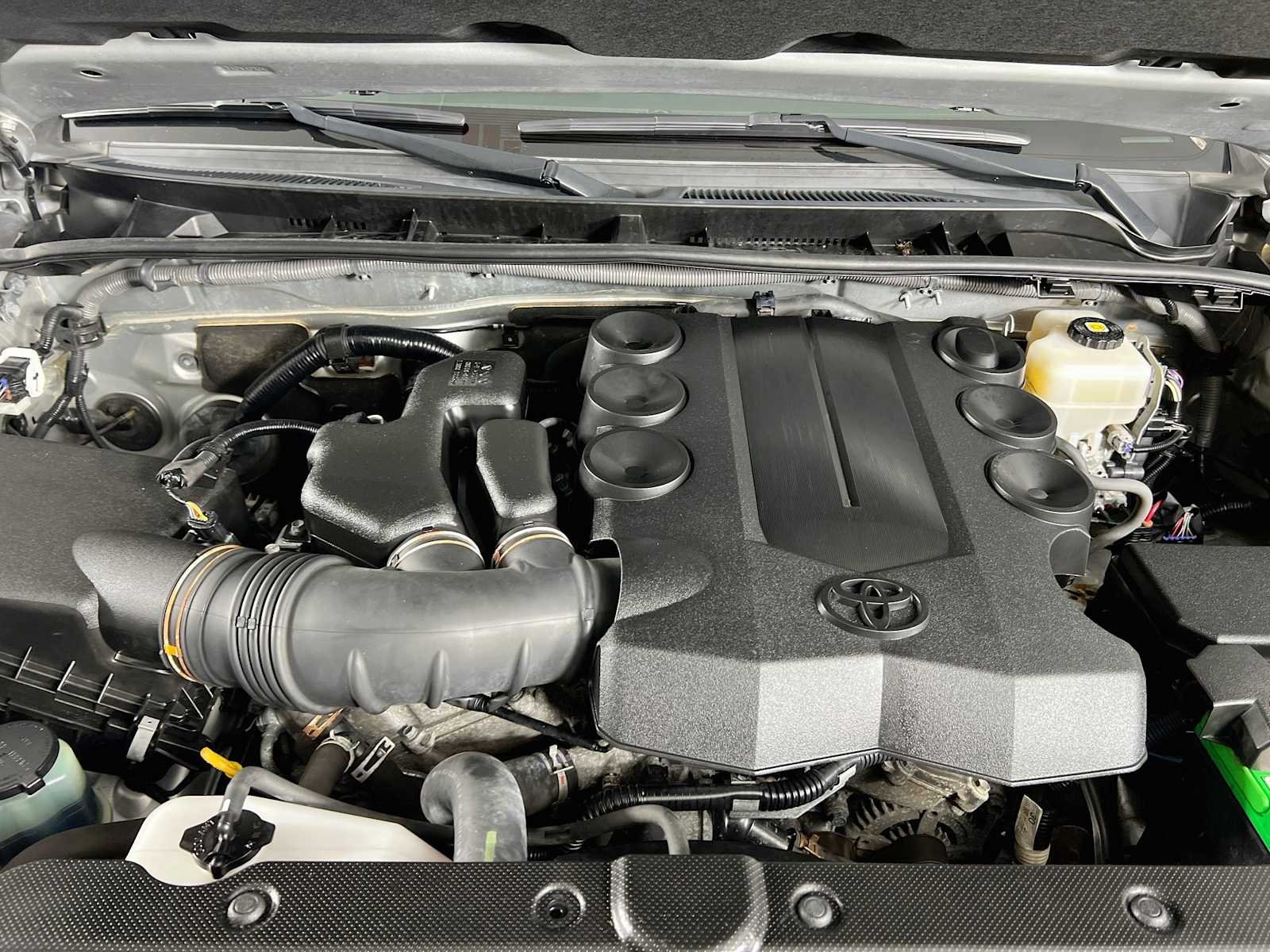Used 2018 Classic Silver Metallic Toyota SR5 Premium image 31