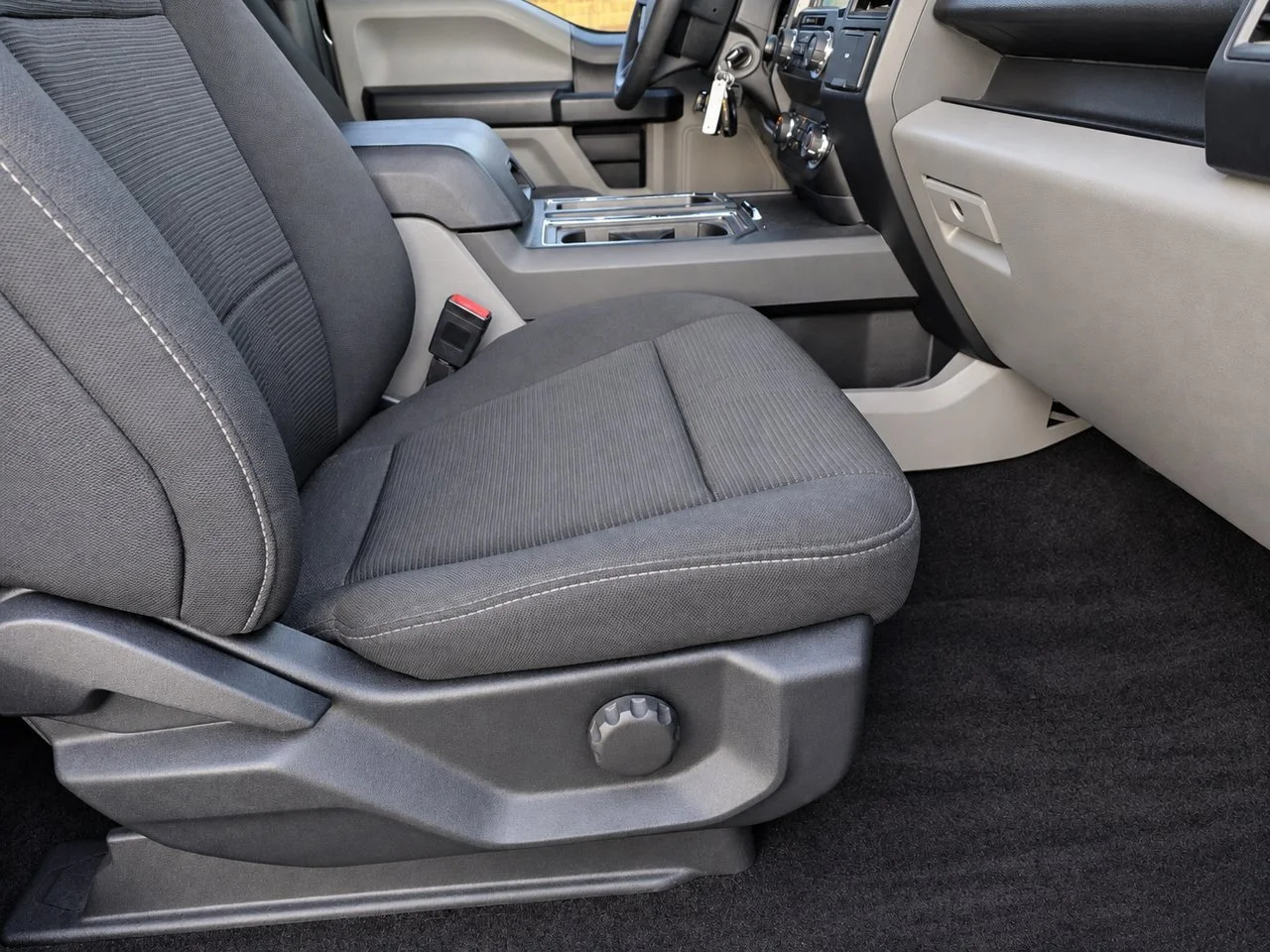 Used 2019  Ford  image 32