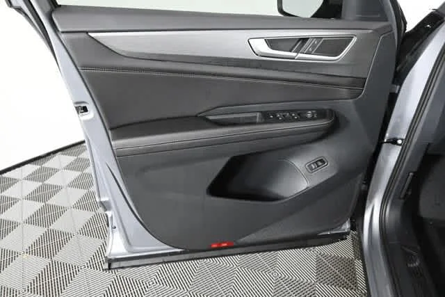 New 2026 Silver Mist Metallic Volkswagen 2.0T SE w/Technology image 17