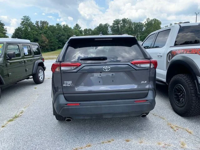 Used 2024 Gray Toyota XLE Premium image 6