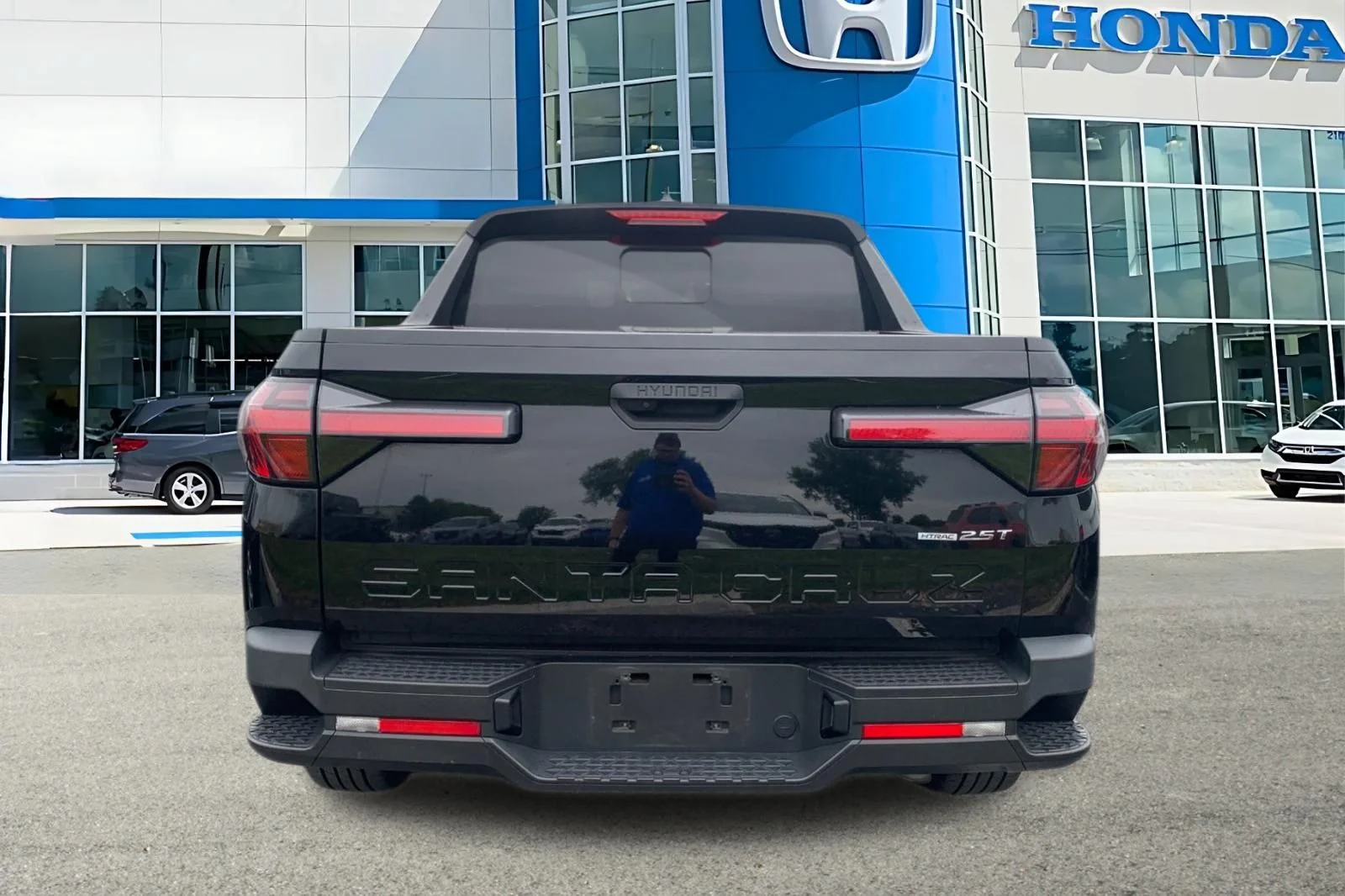 Used 2022 Black Hyundai SEL Premium image 3