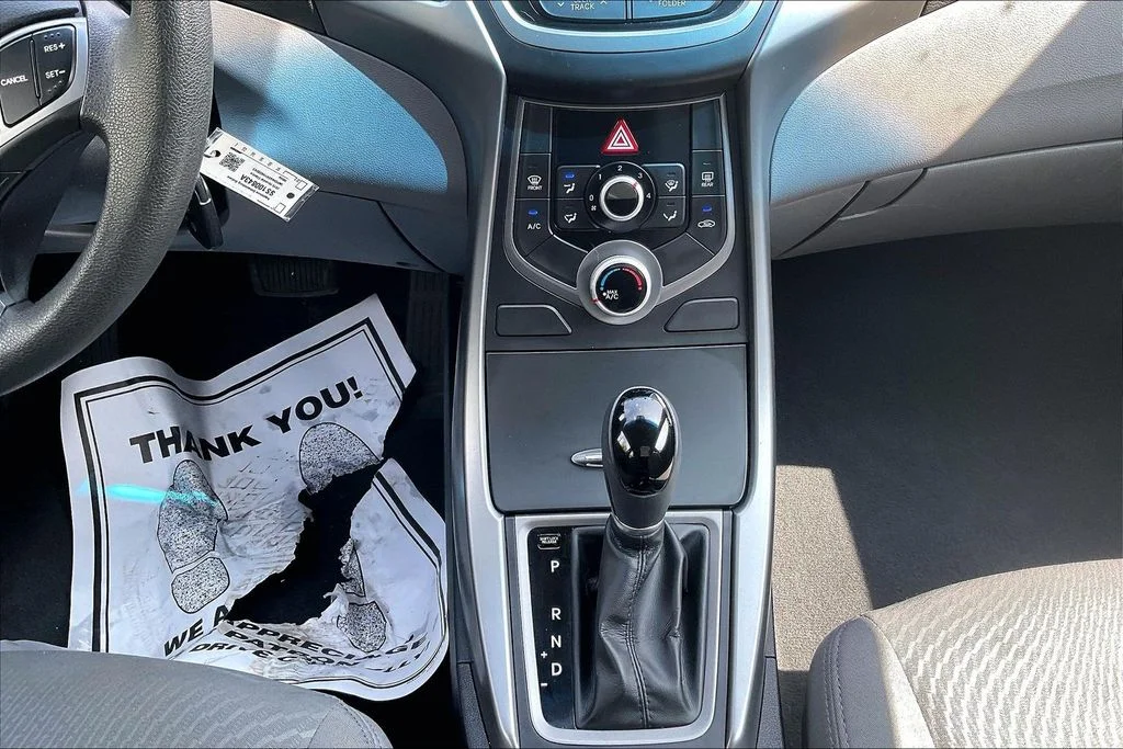 Used 2015 White Hyundai SE image 20