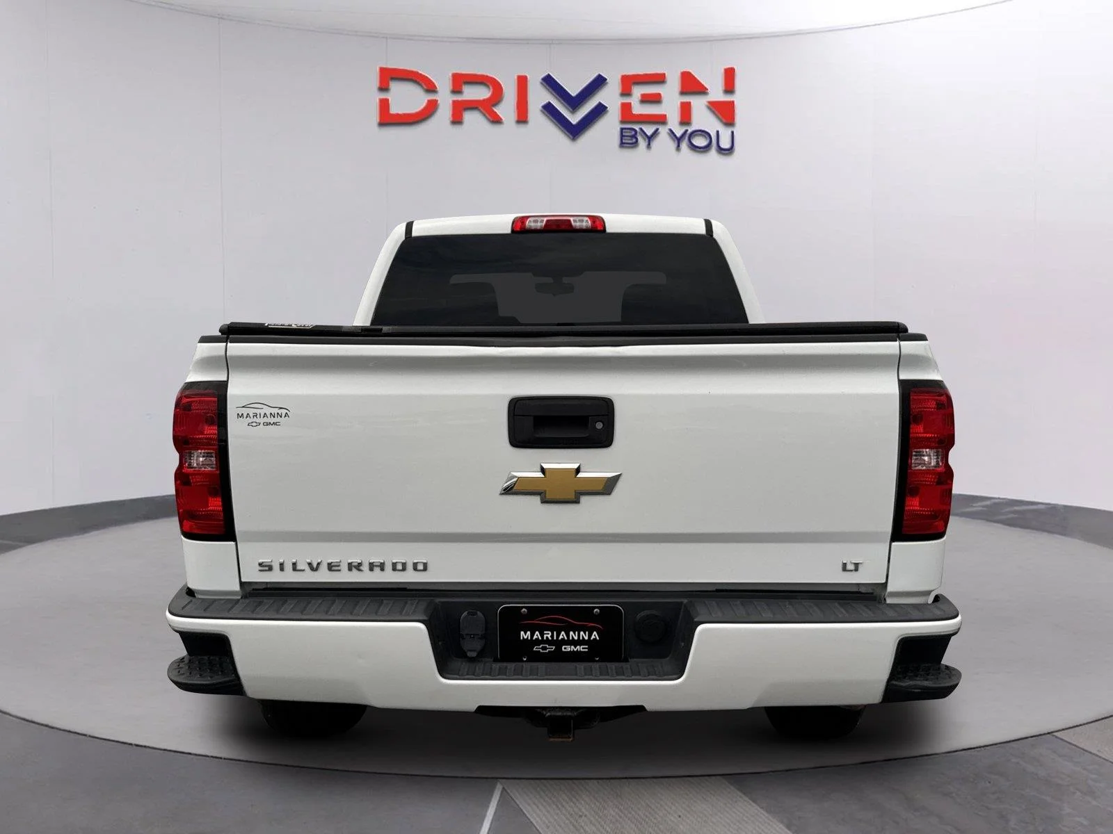Used 2018 SUMMIT WHITE Chevrolet LT image 5