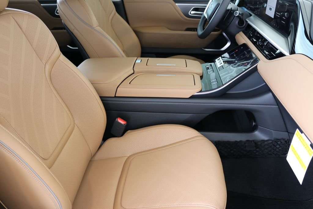 New 2026 RADIANT WHITE INFINITI Luxe 4WD image 45