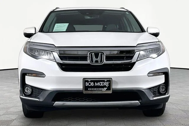 Used 2020  Honda Touring image 2