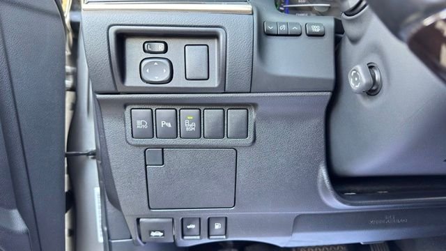 Used 2017 Atomic Silver Lexus 300h image 26