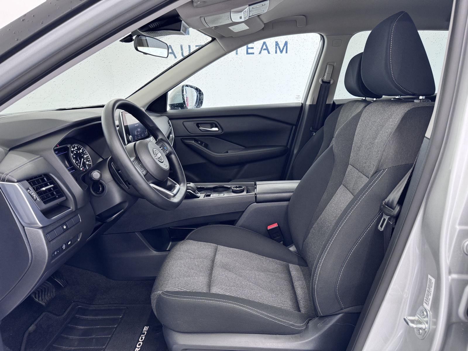 2024 Nissan Rogue SV - Photo 16