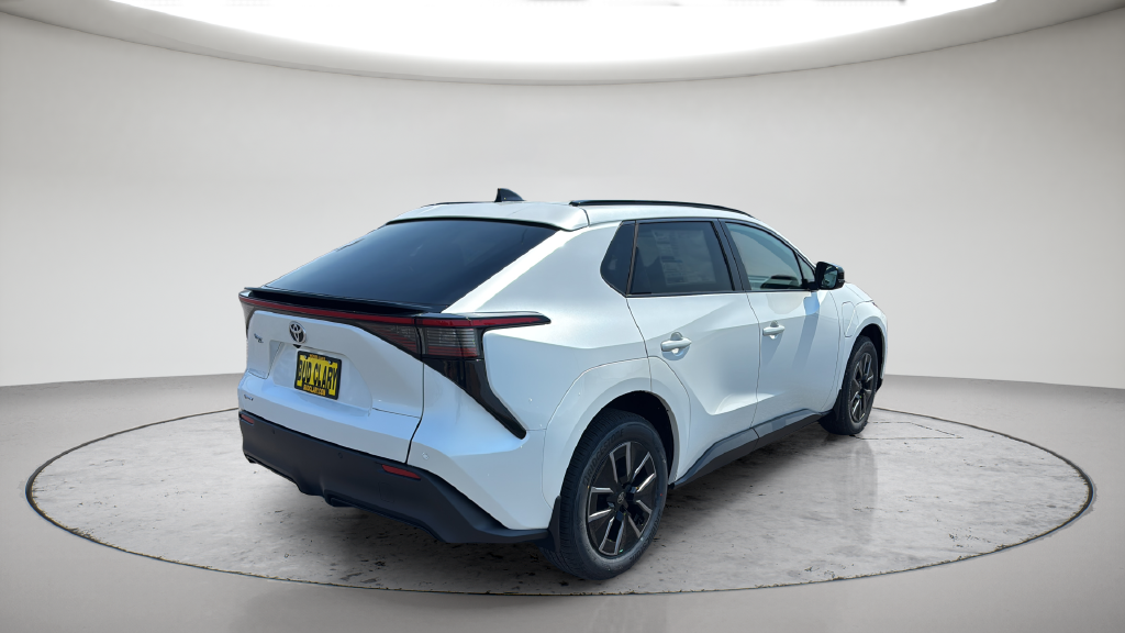 New 2026 Wind Chill Pearl Toyota XLE image 11