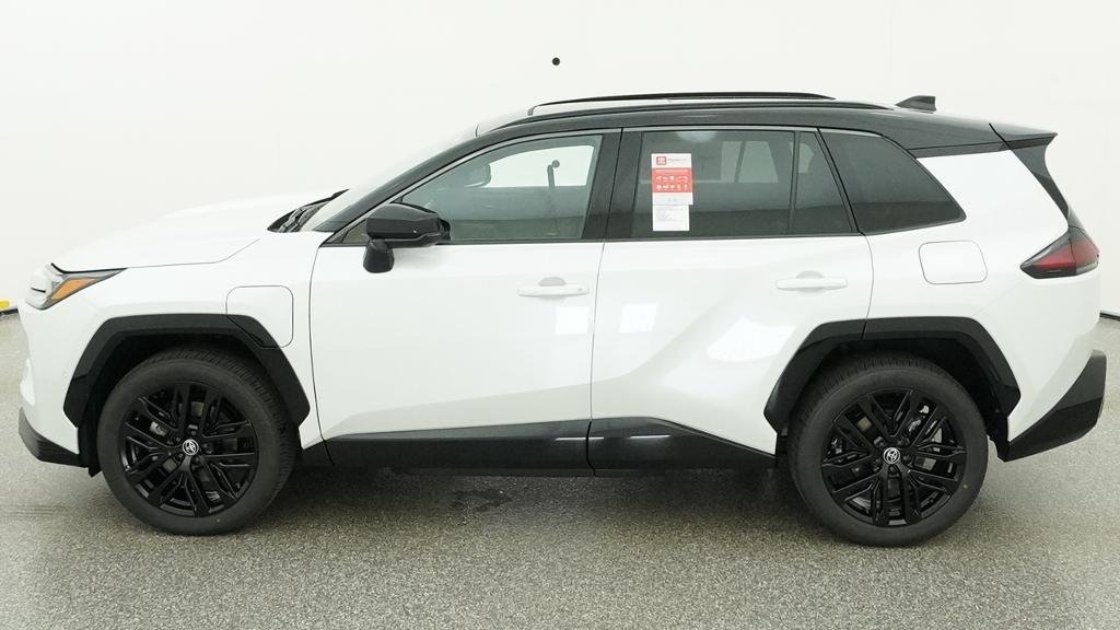 New 2026 Wind Chill Pearl with Midnight Black Metallic roof Toyota XSE image 3