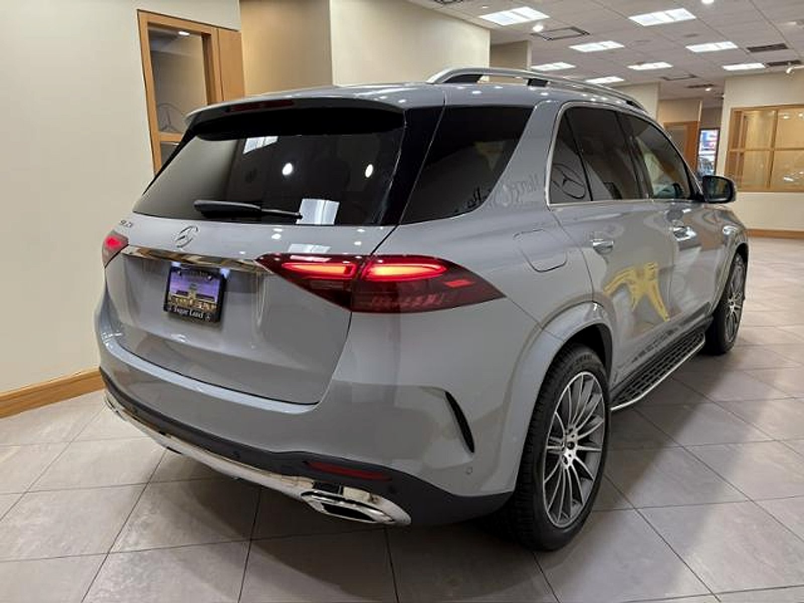 New 2026 MANUFAKTUR Alpine Grey Mercedes-Benz  image 6