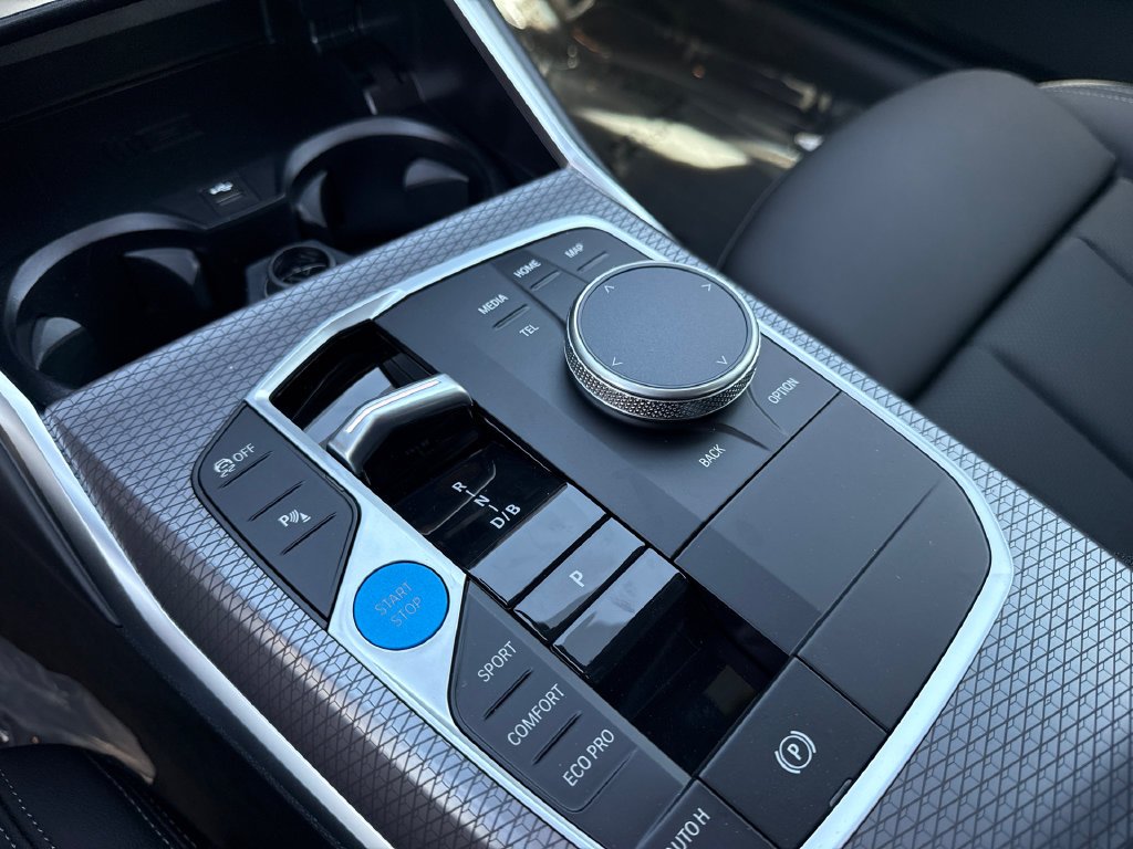 New 2026 Skyscraper Grey Metallic BMW eDrive40 image 25