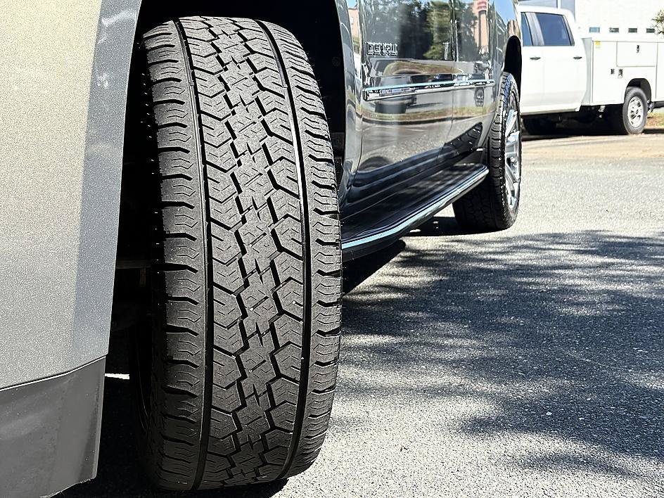 Used 2018 Mineral Metallic GMC Denali image 30