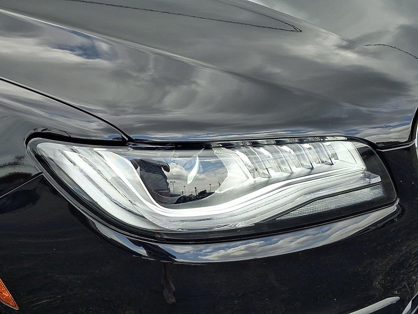 Used 2020 Infinite Black Metallic Lincoln Standard image 9