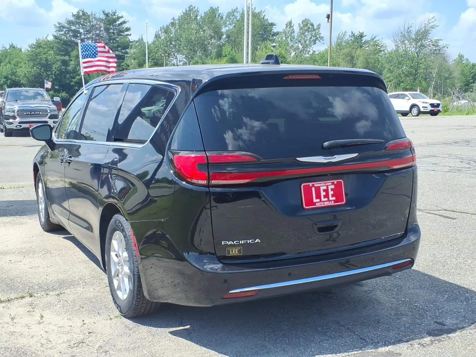 Used 2024 Diamond Black Chrysler Touring L image 6