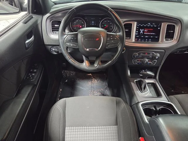 Used 2023 Gray Dodge SXT image 7