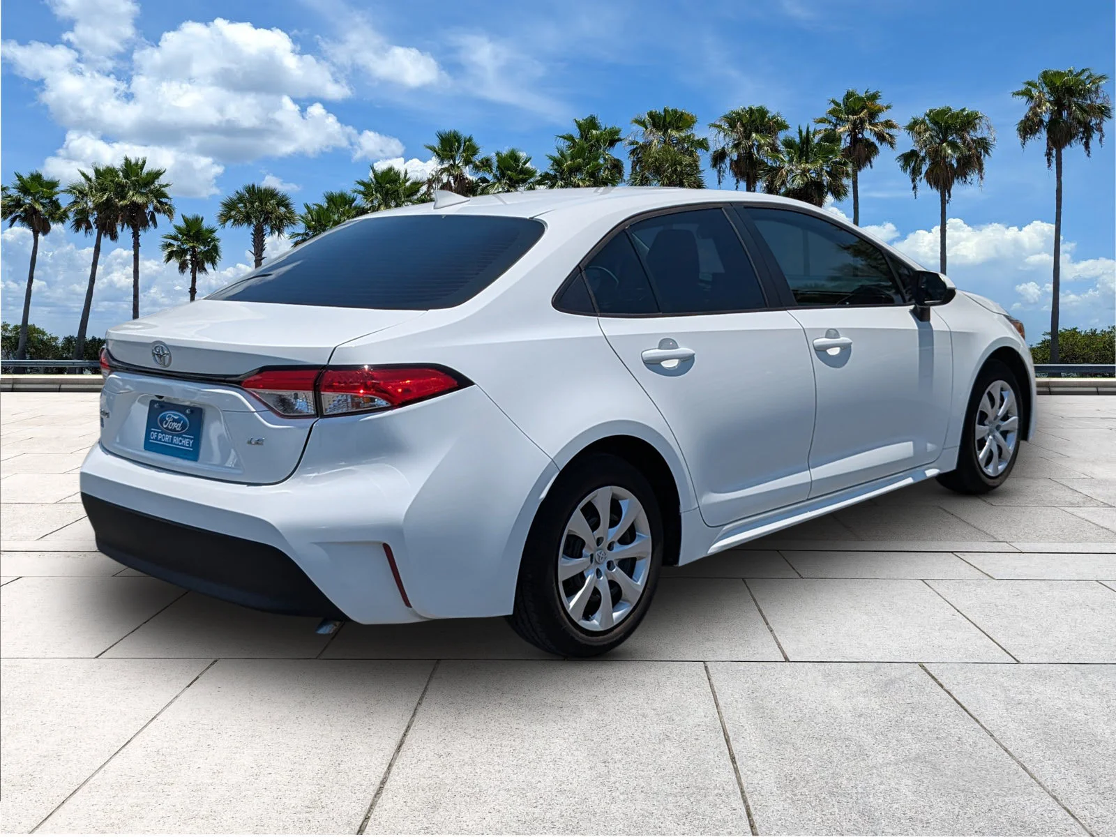 Used 2024 Ice Toyota LE image 8