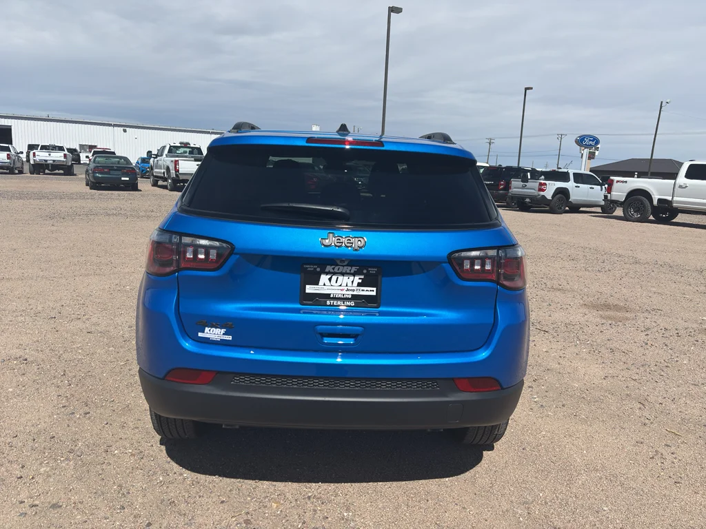 New 2026 Hydro Blue Pearl-Coat Exterior Paint Jeep Latitude Altitude image 15
