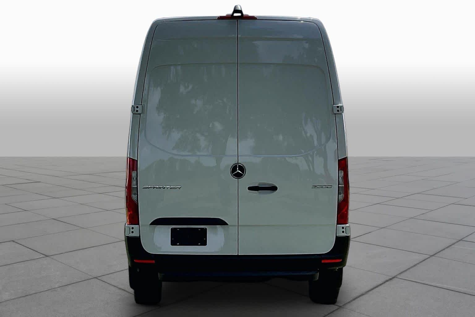 Used 2025 Arctic White Mercedes-Benz  image 5
