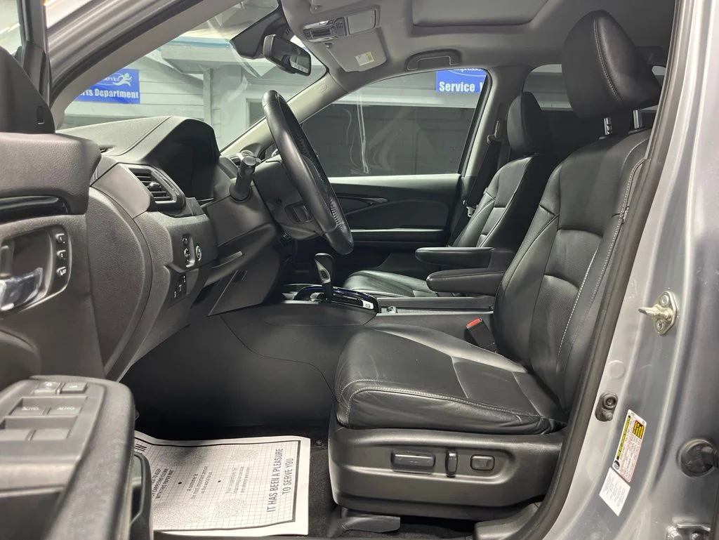 Certified Used 2017 Lunar Silver Metallic Honda RTL-E image 13
